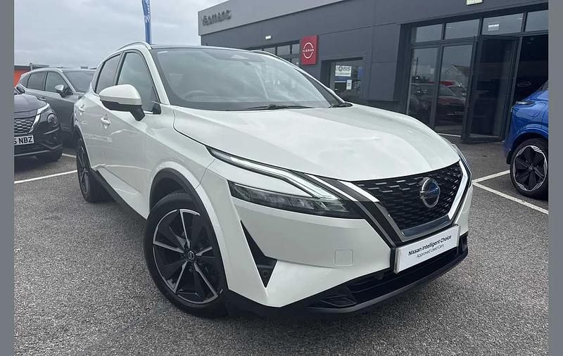 White Used 2021 Nissan Qashqai Tekna SUV | £18,990 (Expensive) - Image 1/4