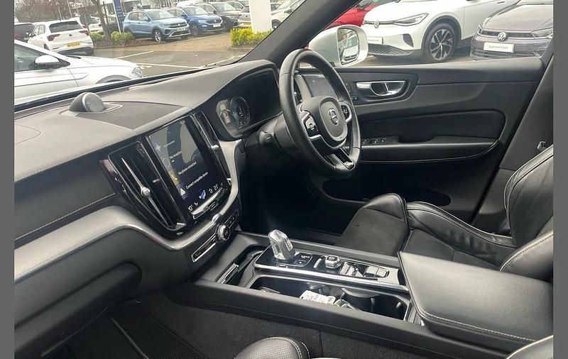 Used Volvo XC60 R-Design Pro 385 HP (283 kW) 2018 White SUV