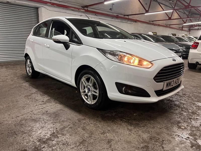 Used Ford Fiesta Zetec 2013 White Hatchback