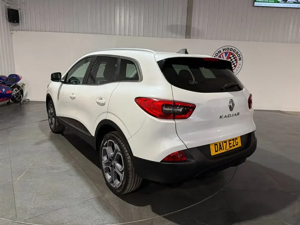 Used Renault Kadjar Dynamique 130 HP (95 kW) 2017 Arctic white SUV