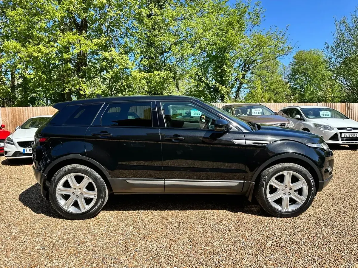 Used Land Rover Range Rover evoque Pure 150 HP (110 kW) 2015 Black Estate
