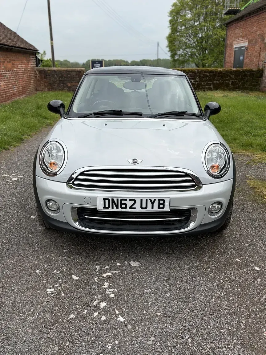 Usado Mini Cooper Hatch 2012 Plateado Utilitario
