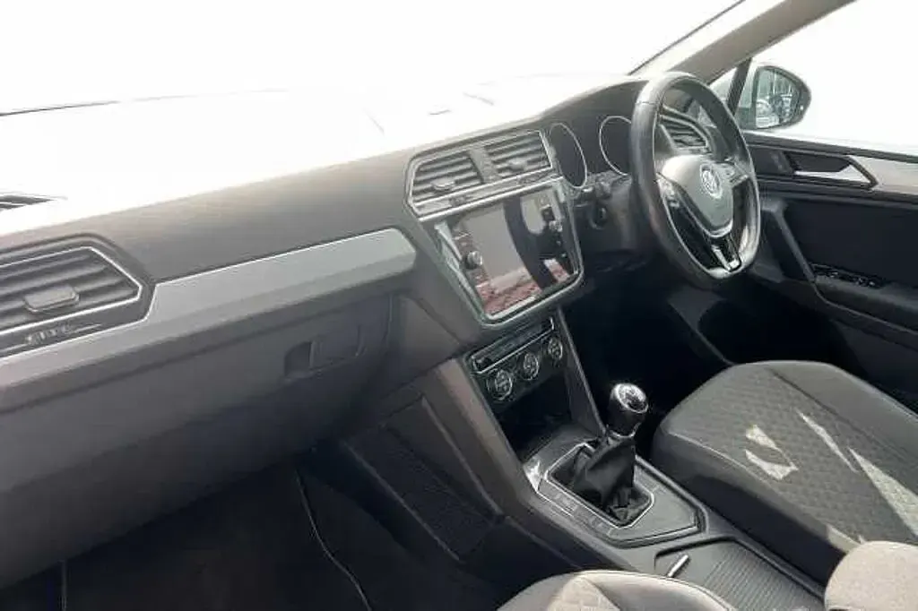 Begagnad VW Tiguan SE 150 HK (110 kW) 2019 Silver SUV