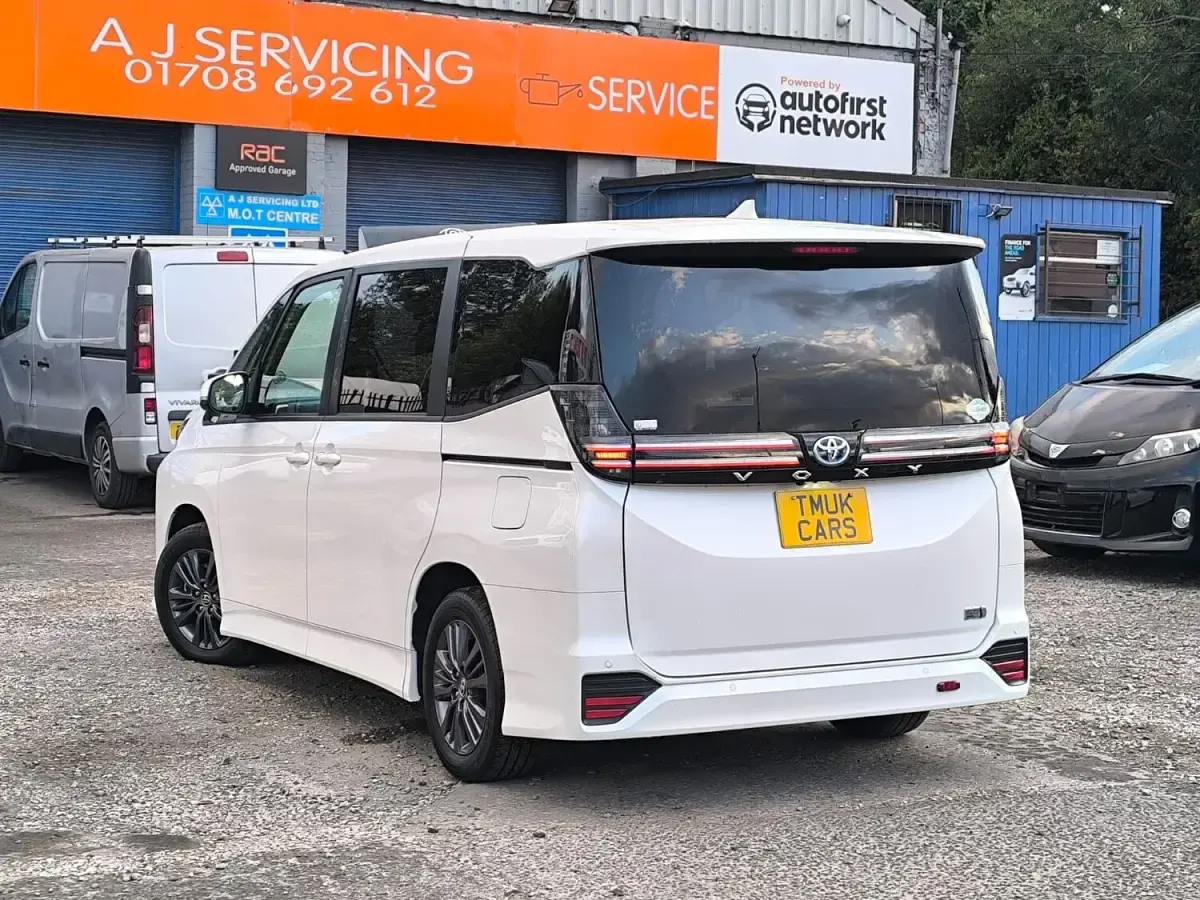 Used Toyota Voxy 2025 White MPV