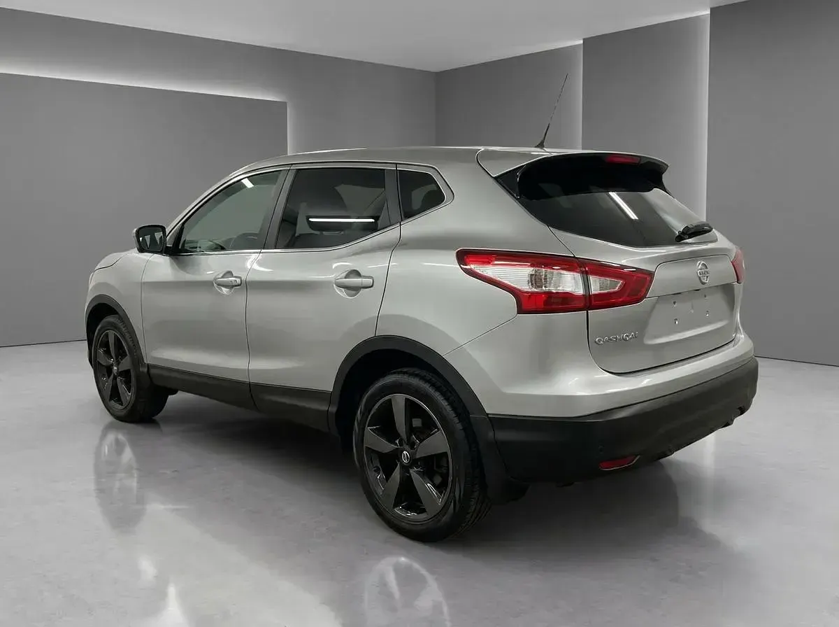 Used Nissan Qashqai N-Connecta 110 HP (80 kW) 2017 Silver SUV