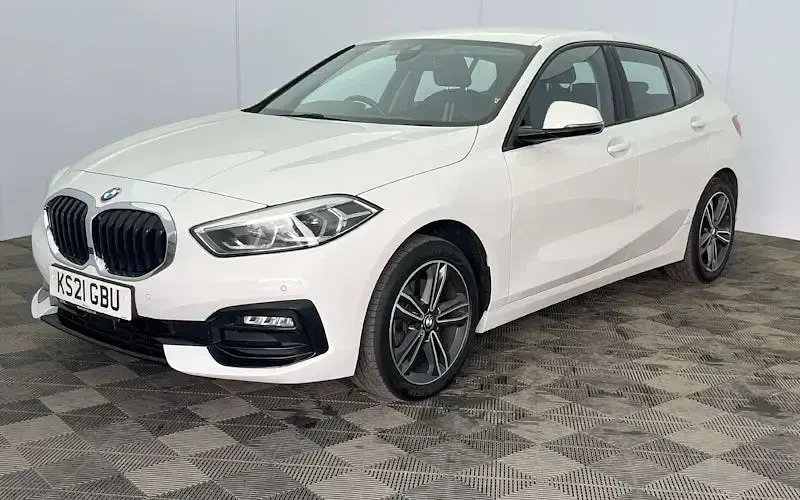 Usado BMW 118 Sport Line 136 HP (100 kW) 2021 Citadino
