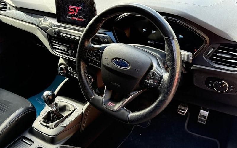 Used Ford Focus ST 280 HP (205 kW) 2021 Orange Hatchback