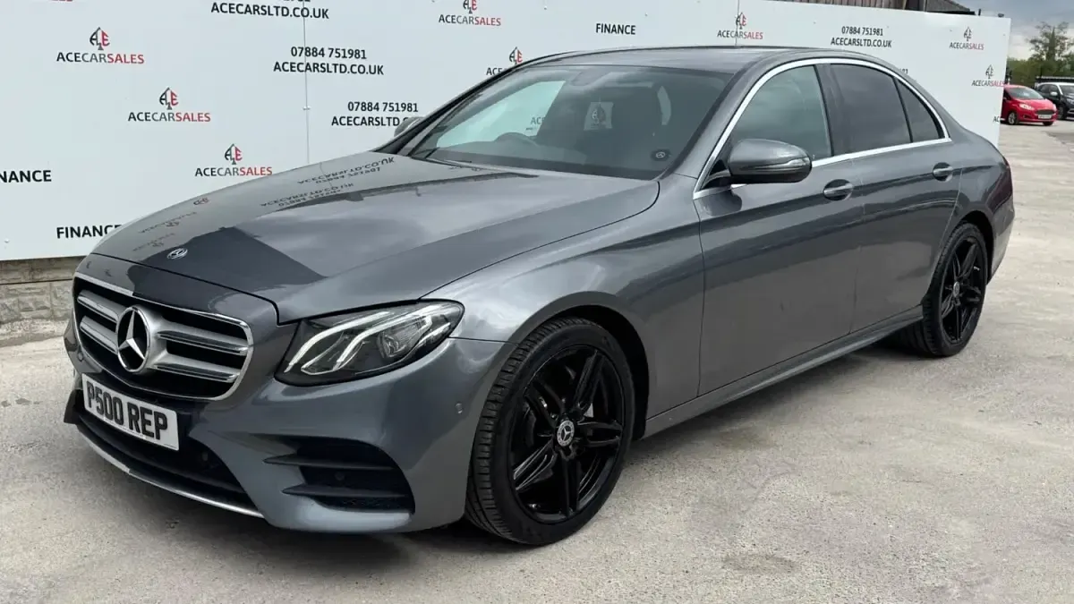 Begagnad Mercedes E220 AMG line 194 HK (142 kW) 2017 Grå Sedan