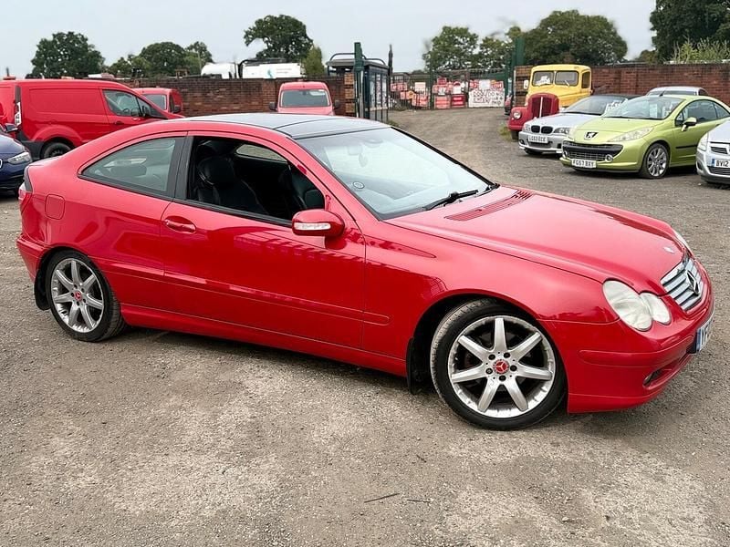 Begagnad Mercedes C220 SE 2003 Röd Sportkupé