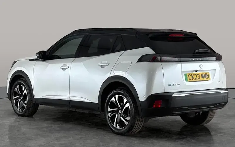 Used Peugeot e-2008 Active 100 kW (136 HP) 2023 White SUV