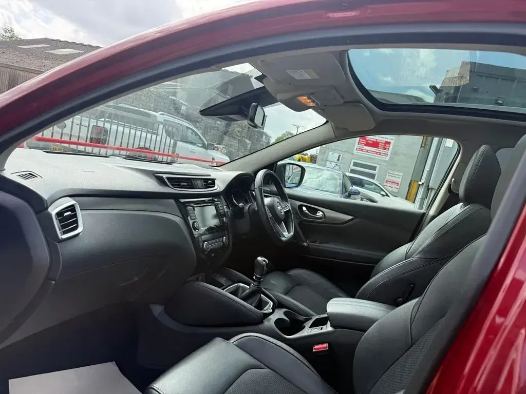 Used Nissan Qashqai S 140 HP (102 kW) 2019 Red SUV