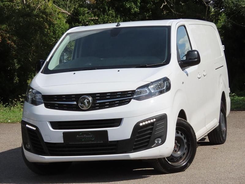Used Vauxhall Vivaro S 145 HP (106 kW) 2023 White MPV