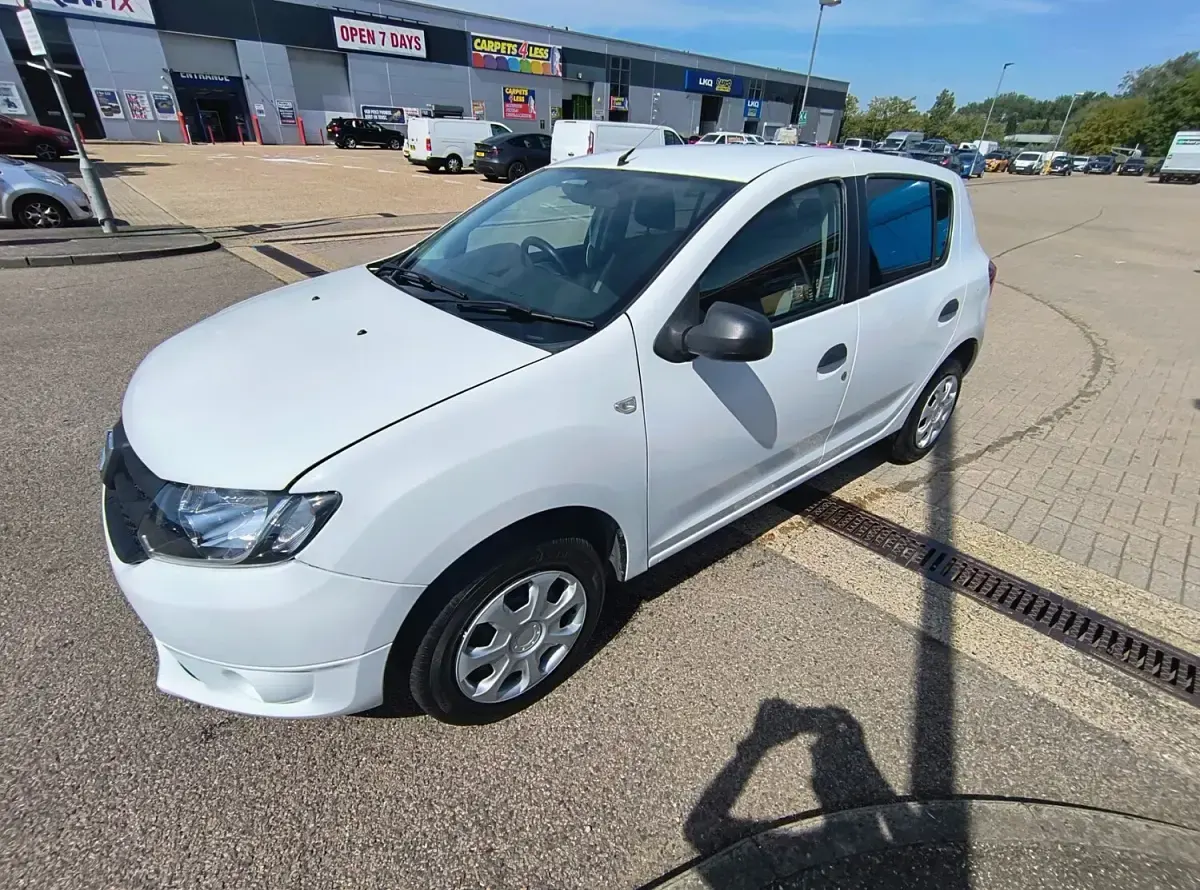 Used Dacia Sandero Ambiance 2014 White Hatchback