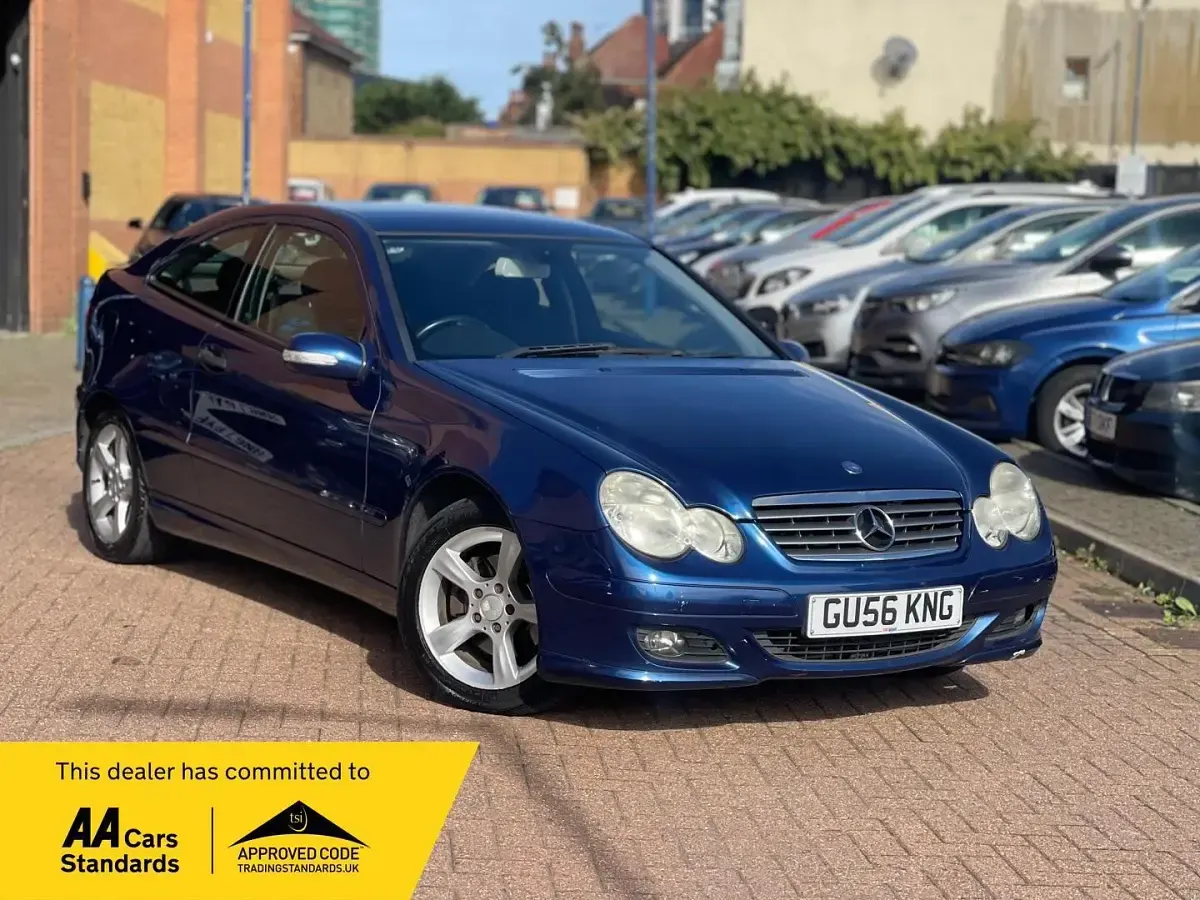 Used Mercedes C180 SE 143 HP (105 kW) 2006 Blue Coupe