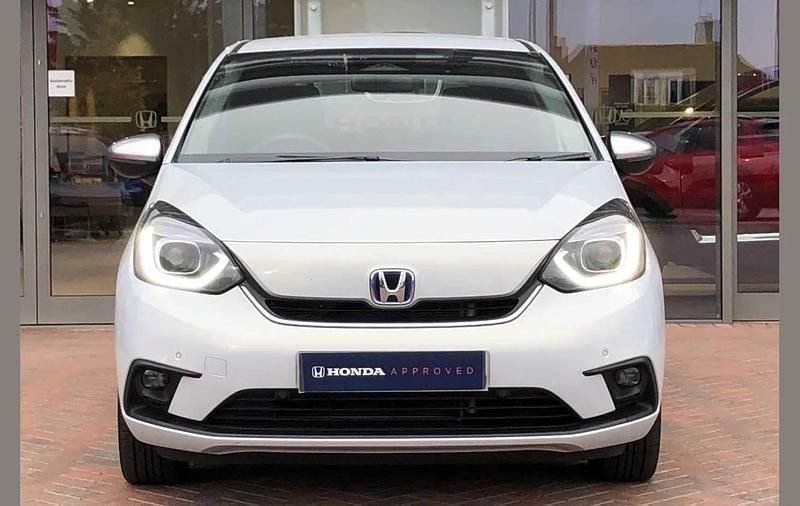 Used Honda Jazz Hybrid 109 HP (80 kW) 2023 Platinum white Hatchback