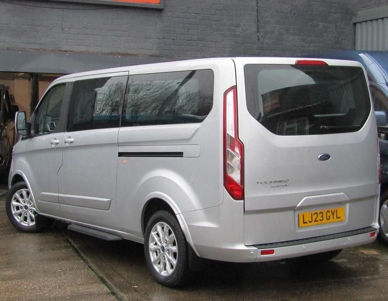 Used Ford Tourneo Custom Titanium 130 HP (95 kW) 2023 Silver Van