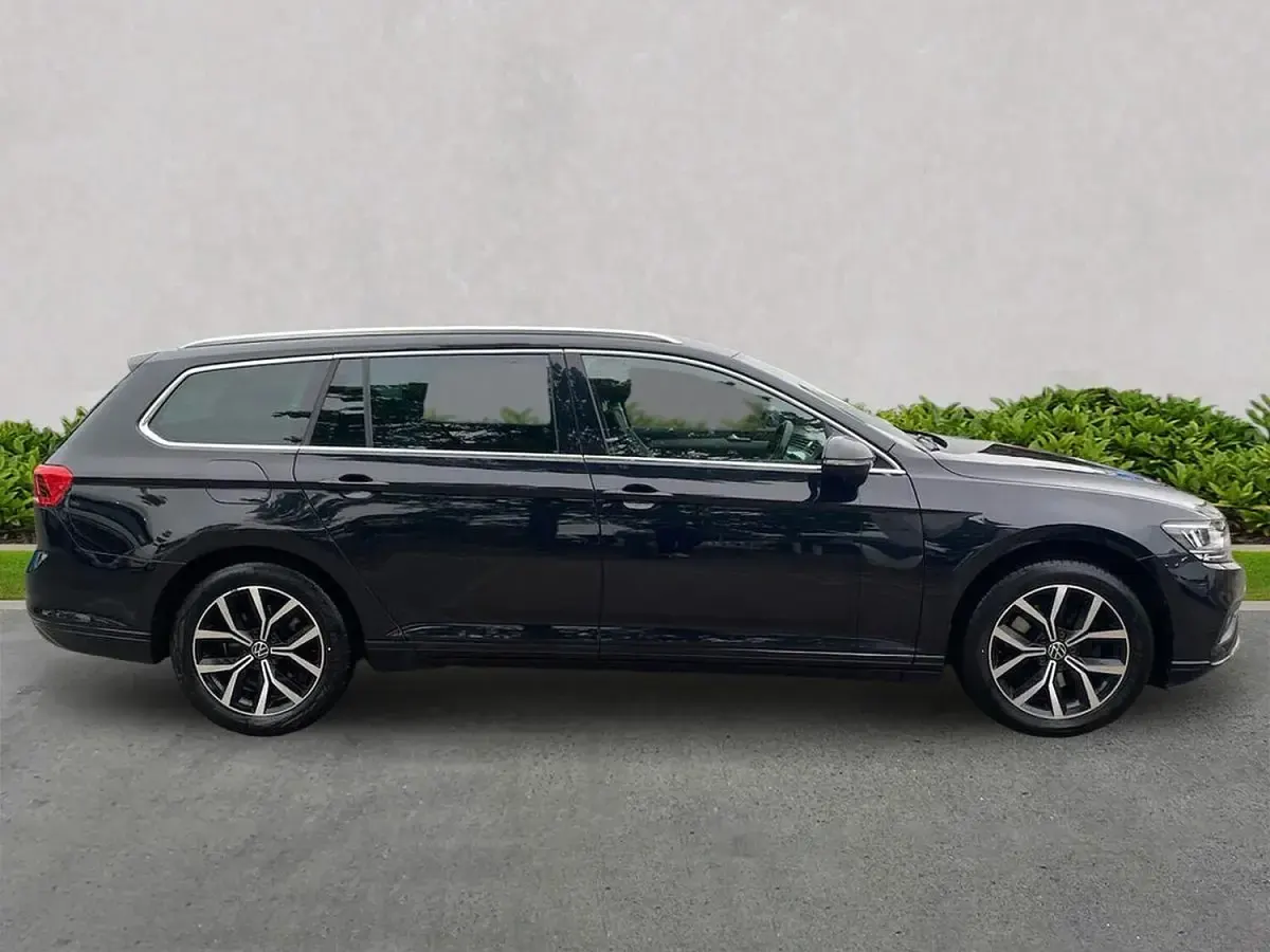 Used VW Passat SEL 150 HP (110 kW) 2023 Black Estate