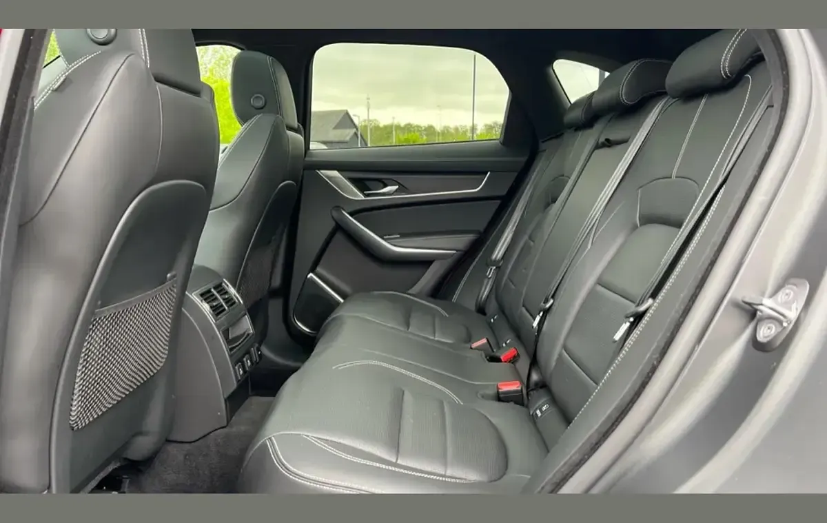 Używany Jaguar F-Pace R-Dynamic 204 KM (150 kW) 2024 Czerwony SUV