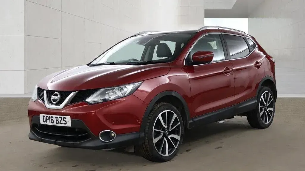 Used Nissan Qashqai Tekna 163 HP (119 kW) 2016 Red SUV