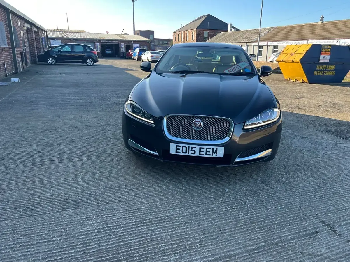 Used Jaguar XF Luxury 200 HP (147 kW) 2015 Grey Sedan
