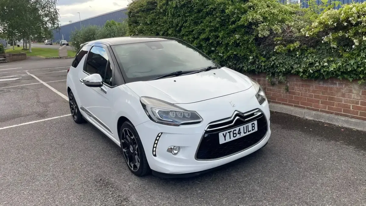 Używany Citroën DS3 110 KM (80 kW) 2014 Biały Hatchback