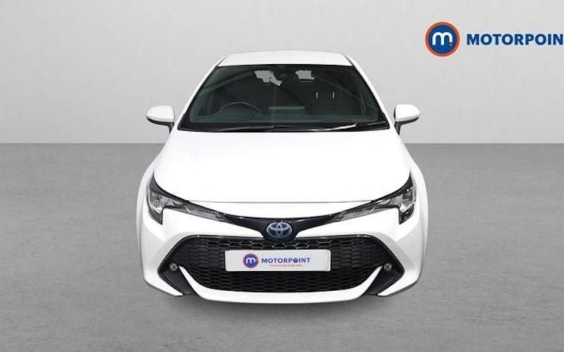 Used Toyota Corolla 122 HP (89 kW) 2021 White Hatchback