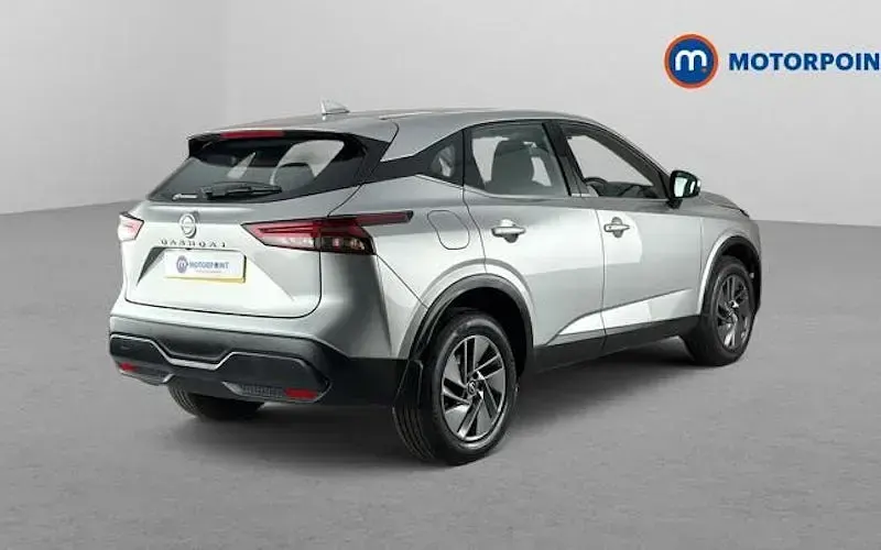 Used Nissan Qashqai Acenta Premium 140 HP (102 kW) 2023 Silver SUV