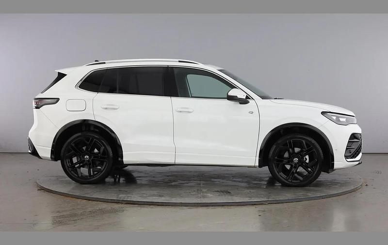 Used VW Tiguan R-line 147 HP (108 kW) 2025 White SUV