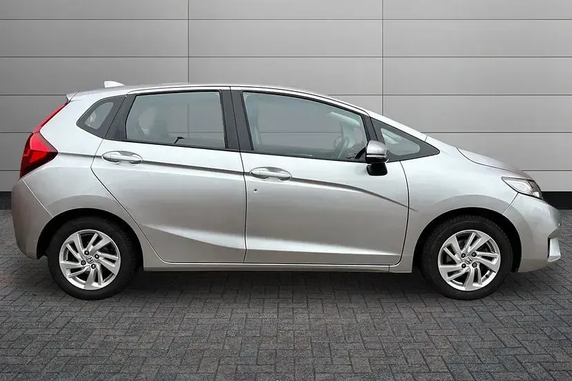 Used Honda Jazz SE 102 HP (75 kW) 2017 Silver Hatchback