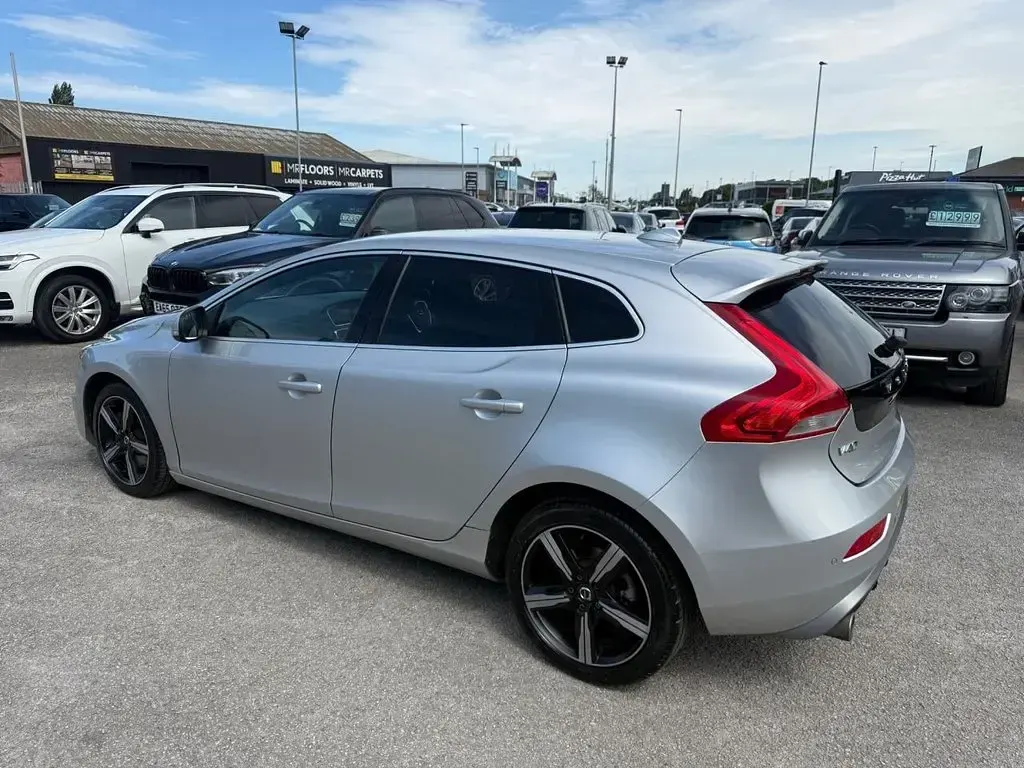 Used Volvo V40 R-Design 152 HP (111 kW) 2019 Silver Hatchback