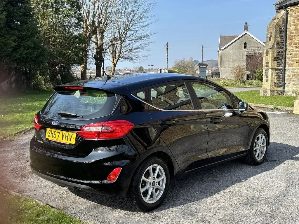 Used Ford Fiesta Zetec 85 HP (62 kW) 2017 Black Hatchback