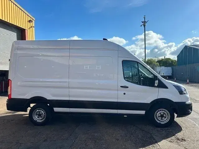 Usado Ford Transit 130 HP (95 kW) 2022 Branco Van