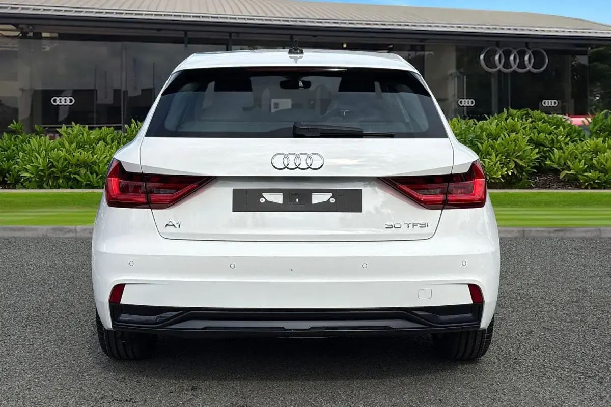 Ny Audi A1 Sportback Sport 2026 Vit Halvkombi