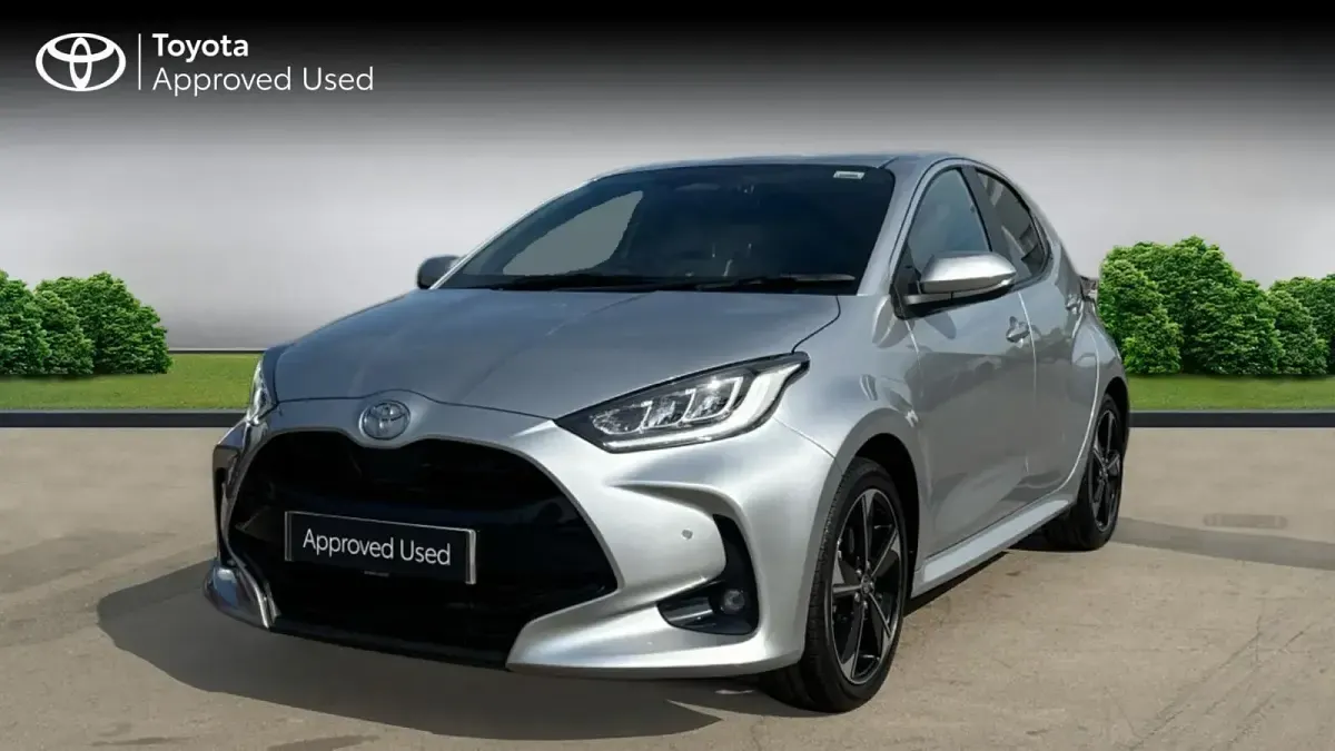 Used Toyota Yaris Hybrid 130 HP (95 kW) 2025 Silver Hatchback