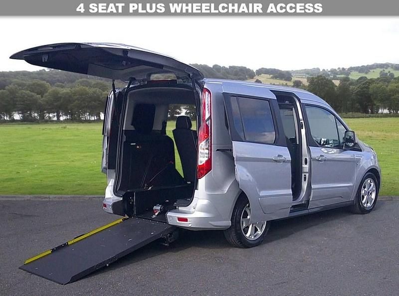 Silver Used 2018 Ford Tourneo Connect Titanium MPV | £13,999 (Fair price) - Image 1/4