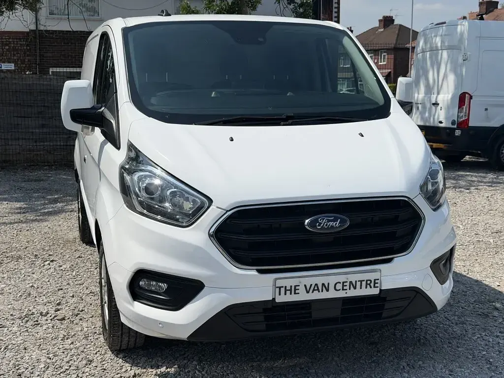 Used Ford Transit Custom Limited 130 HP (95 kW) 2022 White Van