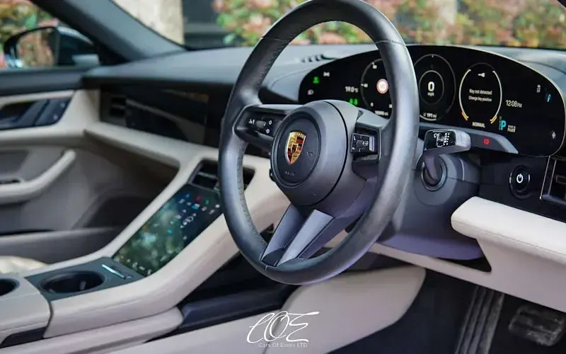 Usado Porsche Taycan 350 kW (476 HP) 2023 Sedan