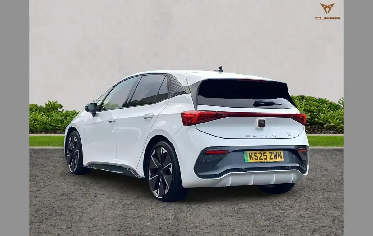 Used Cupra Born e-Boost 239 kW (326 HP) 2025 White Hatchback