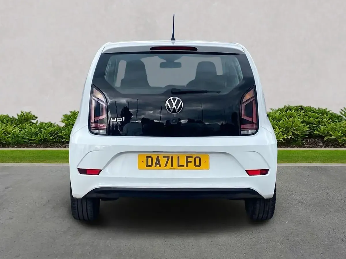 Used VW up! 65 HP (47 kW) 2021 White Hatchback