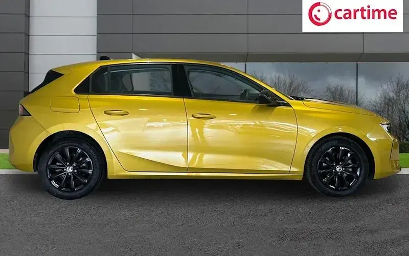 Used Vauxhall Astra Design Edition 131 HP (96 kW) 2025 Hatchback