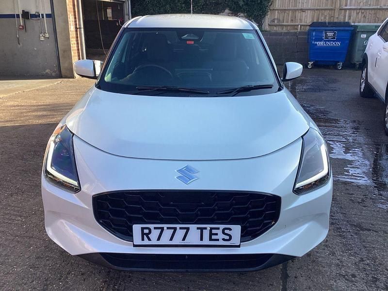Used Suzuki Swift 2024 White Hatchback