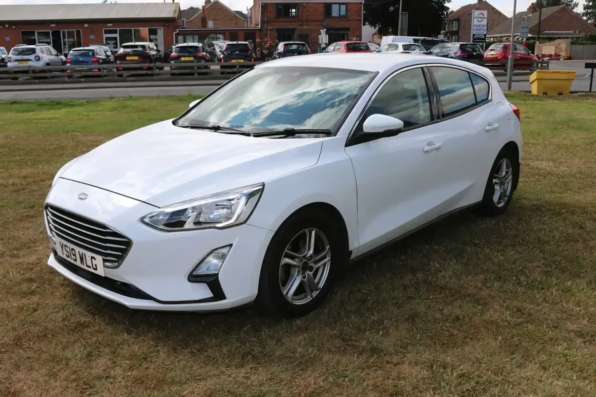 Used Ford Focus Zetec 125 HP (91 kW) 2019 White Hatchback