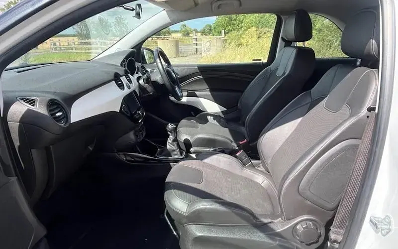 Used Vauxhall Adam 70 HP (51 kW) 2016 White Hatchback