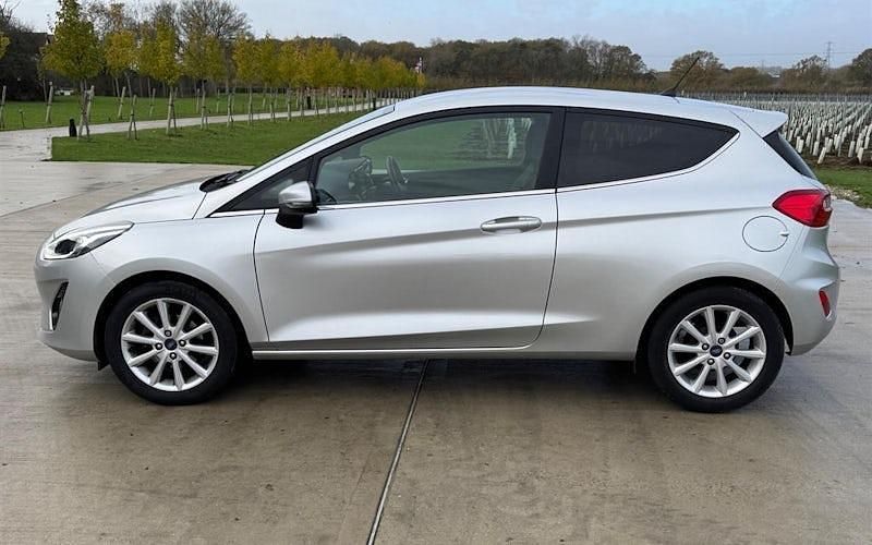 Used Ford Fiesta Titanium 101 HP (74 kW) 2018 Silver Hatchback