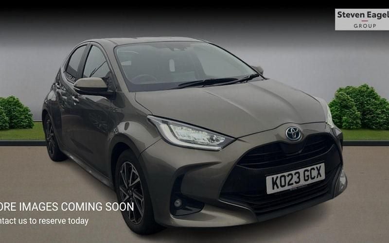 Used 2025 Toyota Yaris Hybrid Design Hatchback | £18,417 (Fair price) - Image 1/3
