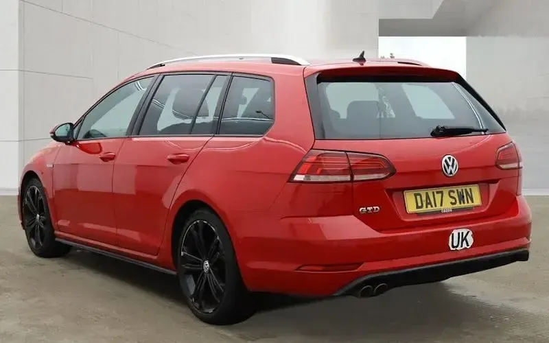 Used VW Golf VII GTD 184 HP (135 kW) 2017 Red Estate