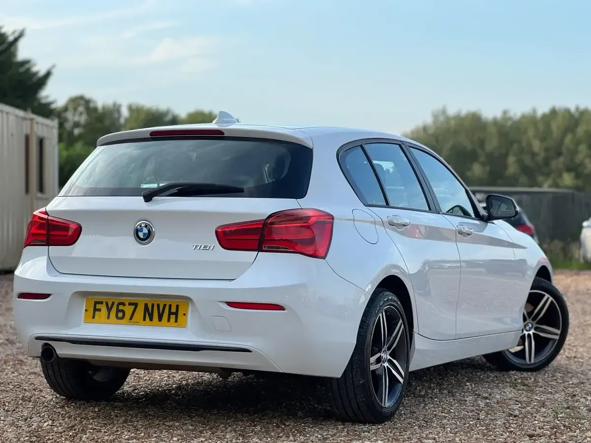 Used BMW 118 Sport Line 2017 White Hatchback