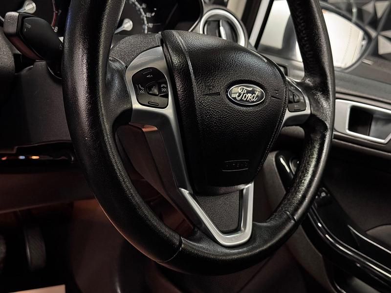 Używany Ford Fiesta Titanium 2014 Biały Hatchback