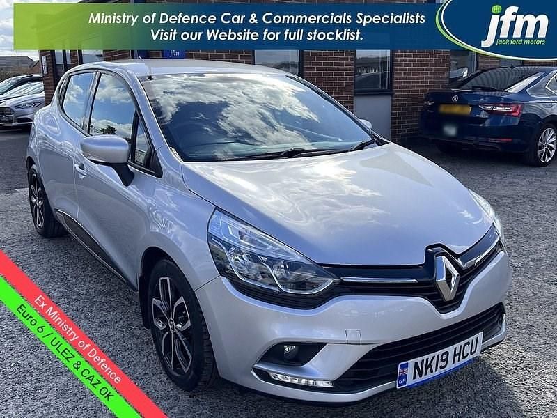 Mercury silver met Used 2019 Renault Clio IV Play Hatchback | £8,150 (Fair price) - Image 1/4