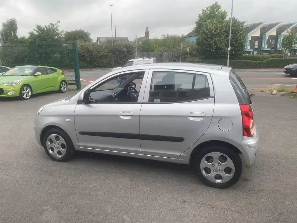 Used Kia Picanto 64 HP (47 kW) 2009 Silver Hatchback